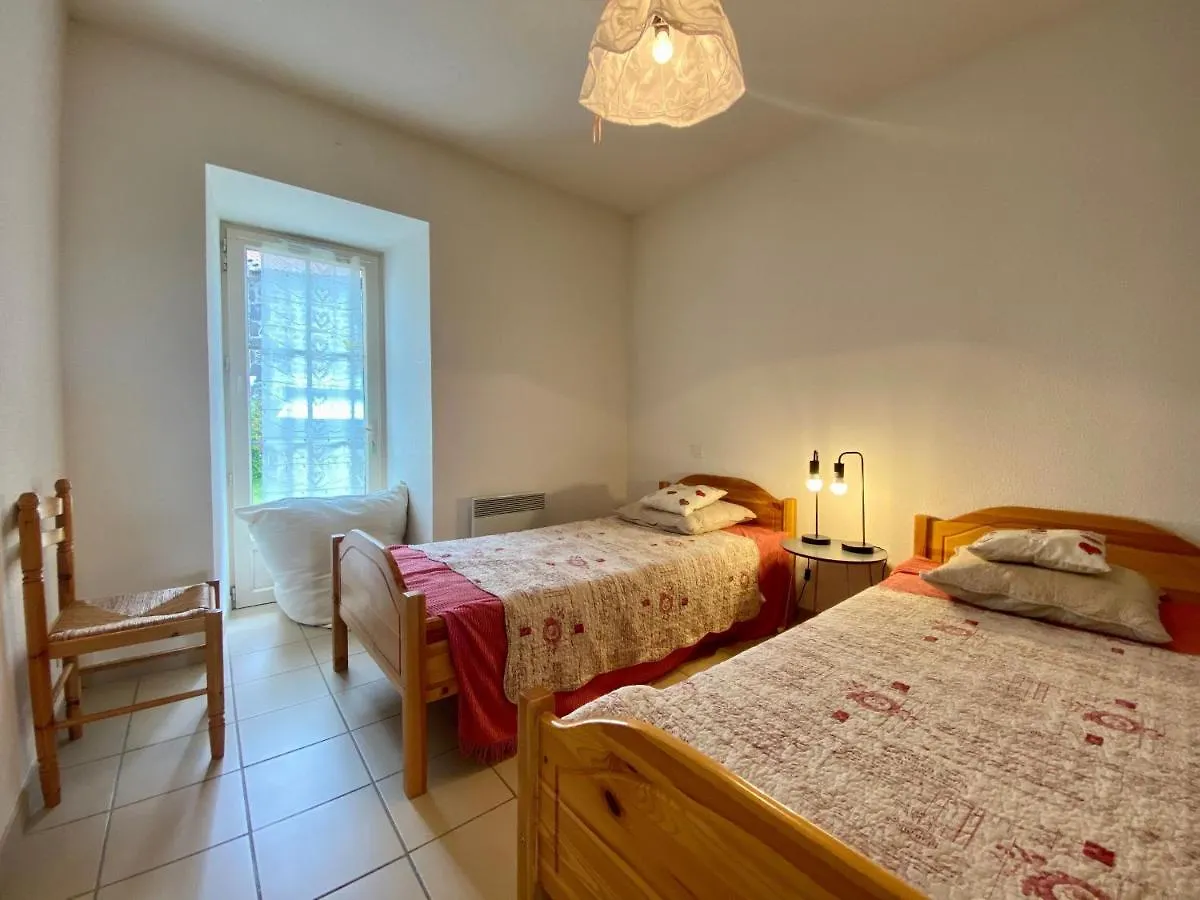 Gite Charmant A Alleyrac: Randonnees, Nature Et Confort Moderne - Fr-1-582-66