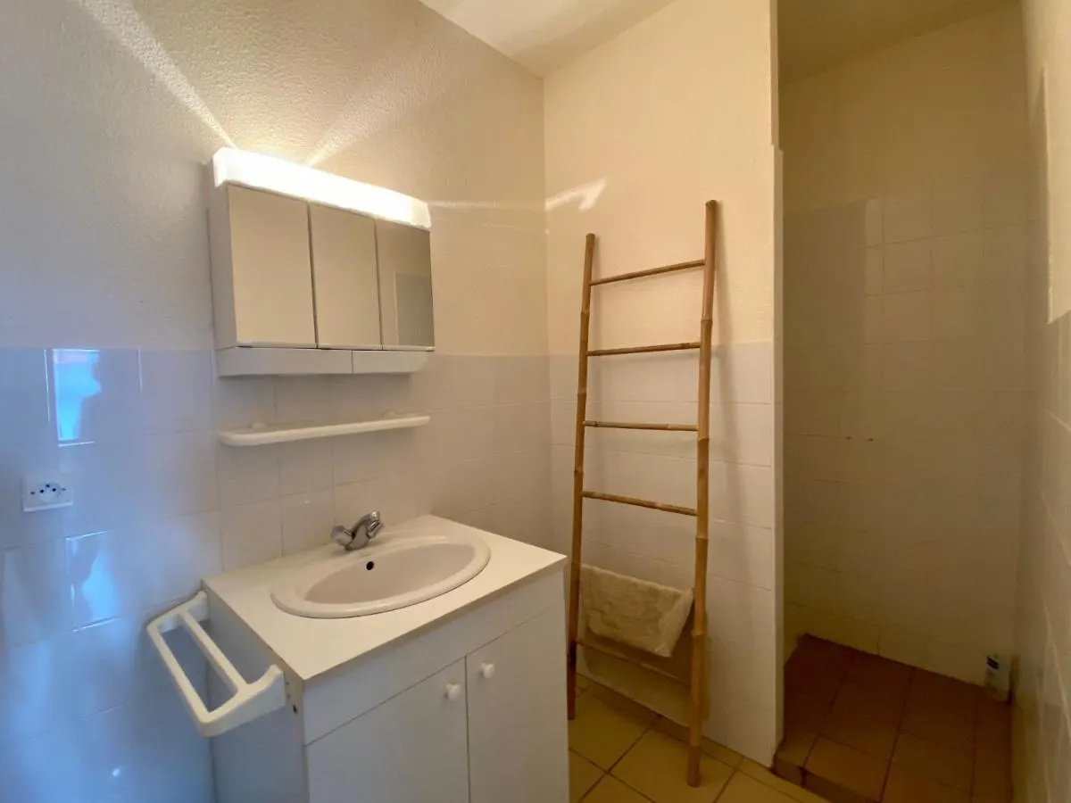 Gite Charmant A Alleyrac: Randonnees, Nature Et Confort Moderne - Fr-1-582-66 Holiday home